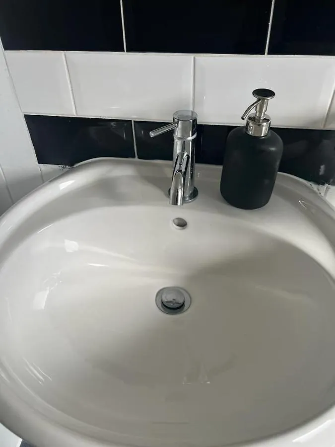 Stunning 3 Bedroom Property- Large Rooms London