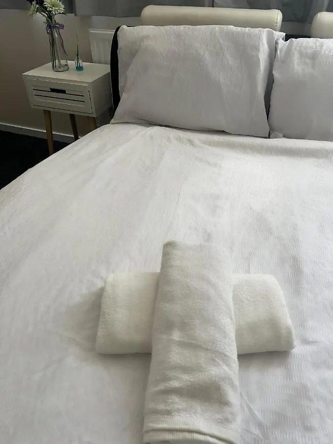 Stunning 3 Bedroom Property- Large Rooms London United Kingdom