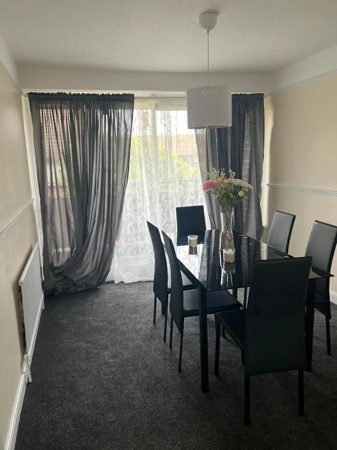 Stunning 3 Bedroom Property- Large Rooms London