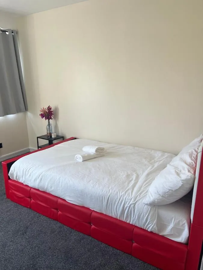 Stunning 3 Bedroom Property- Large Rooms London 0*,