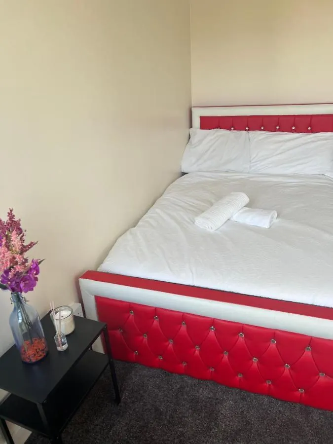 Homestay Stunning 3 Bedroom Property- Large Rooms London