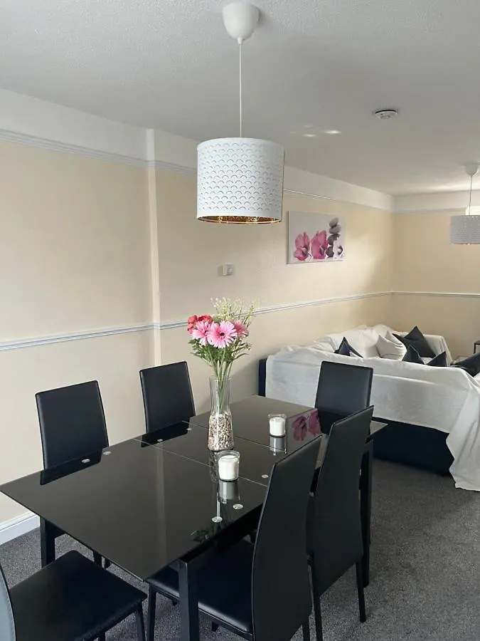 Stunning 3 Bedroom Property- Large Rooms London